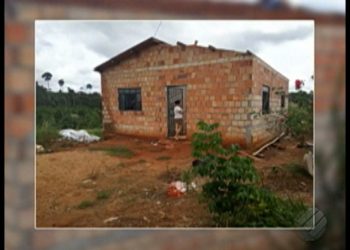 Chuva forte em Altamira deixa casas destelhadas