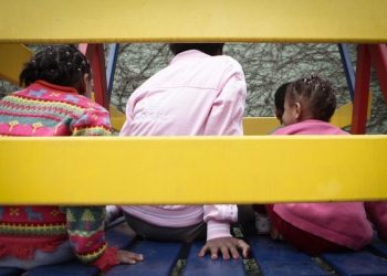 Dia Nacional da Adoção: crianças ‘fora do perfil’ crescem à espera de uma família, mostra guia online