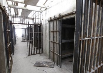 Quase 100 presos não voltaram após saída temporária