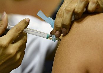 Mais da metade dos grupos de risco ainda não tomou vacina contra gripe no Estado