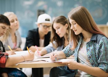 Cresce o número de jovens entre 15 e 29 anos que não estudam nem trabalham