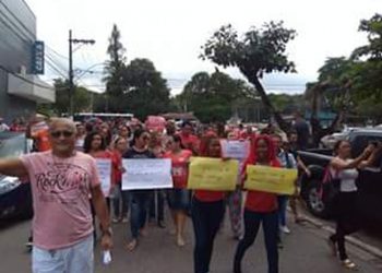 Professores da UEPA realizam caminhada e dão inicio a greve em Belém
