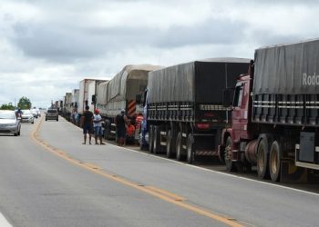 87% dos brasileiros apoiam greve dos caminhoneiros e rejeitam alta de imposto e corte de gasto, diz Datafolha