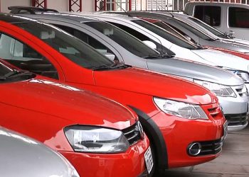 Venda de veículos seminovos cai pela metade no ano; a de usados de 9 a 12 anos sobe 79%