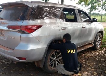 Carro roubado no Ceará é recuperado pela PRF na BR-230 no Pará
