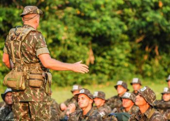 Jovens nascidos em 2000 devem se alistar ao serviço militar