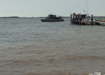 Lancha que faz linha para o Tapará naufraga durante travessia em Santarém