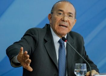 Ministro divulga punições para posto que não repassar ao consumidor desconto de R$ 0,46 no preço do diesel