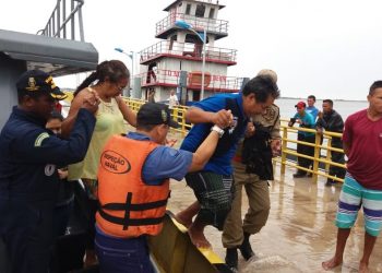 Buscas por desaparecidos em naufrágio de lancha serão retomadas nesta quarta