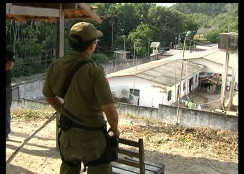Juíza encontra bebidas alcoólicas, facas e celulares durante revista em ‘pocilga’ da penitenciária de Santarém