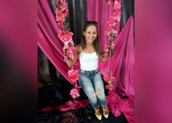 Casal é atingido por carro na contramão e mulher morre em Placas