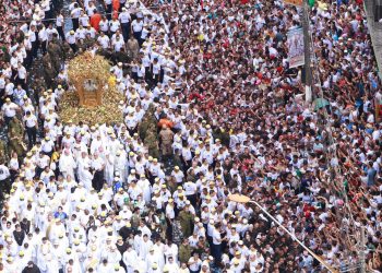 Multidão de devotos toma as ruas de Belém para louvar a padroeira no Círio 2018