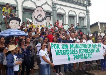 Sem receber desde julho, professores de Alenquer têm cortes no contracheque