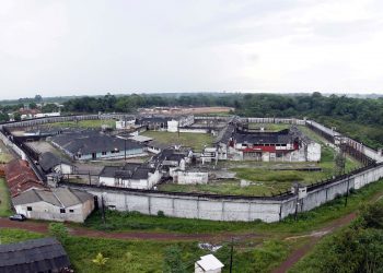 Agentes prisionais encontram túnel em cela durante revista em presídio no Pará