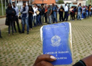 Desemprego recua para 11,6% em novembro, diz IBGE