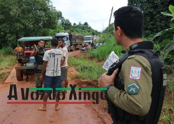 Exclusivo: Agricultores bloqueiam desvio no km 95-Sul, em Medicilândia.