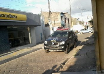 Corpos de assaltantes de banco mortos em confronto com a polícia são identificados