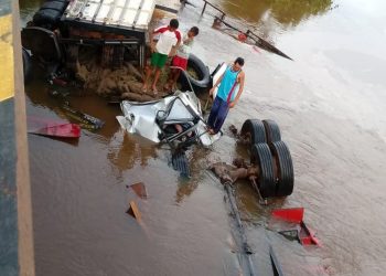 Caminhões se chocam e caem de ponte na Transamazônica, sudeste do PA