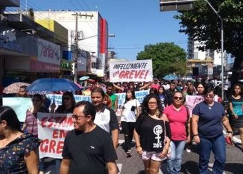 Professores estaduais cobram o piso salarial ao governo Helder Barbalho