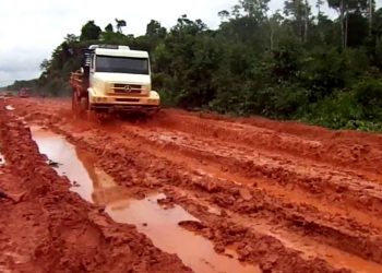 Produtores buscam alternativas para escoar produção no período chuvoso; estradas estão intrafegáveis