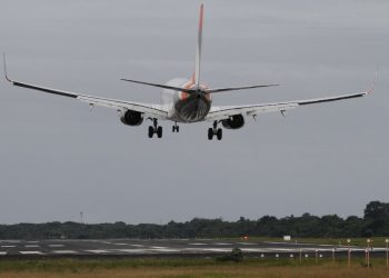 Devido à tempestade, piloto desiste de aterrissar em Belém e vai para Macapá