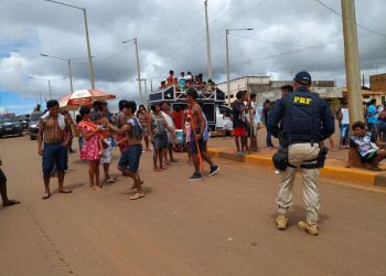 Indígenas Kayapós interditam BR-163 em protesto contra Ministério da Saúde