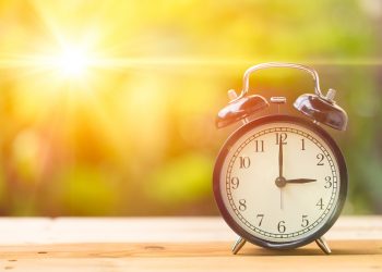 Presidente assina decreto que acaba com o horário de verão