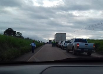 Indígenas bloqueiam BR 230 e cobram cumprimento de condicionantes