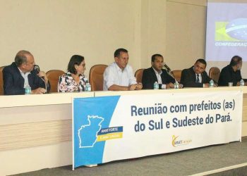Prefeitos pressionam governo estadual e federal por mais recursos