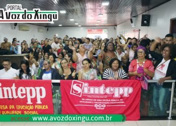 Educadores são surpreendidos com retirada de votação do PCCR na Câmara de Altamira; veja o vídeo.