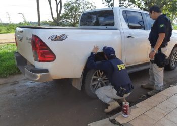 PRF de Altamira recupera carro roubado na rodovia Transamazônica