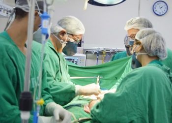 Hospital Regional do Baixo Amazonas realiza procedimento oncológico raro