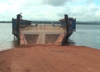 Moradores pedem melhorias na balsa da travessia da Assurini