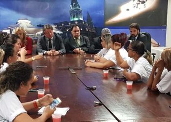 Mulheres de PMs são recebidas na Alepa e pedem anistia para militares