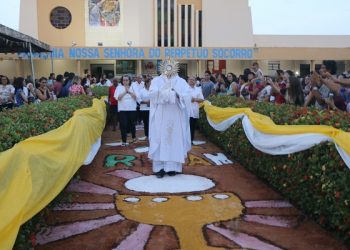 Católicos de Altamira celebram Corpus Christi; veja fotos