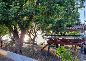 Moradores de rua ocupam praças públicas em Altamira