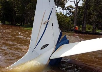 Avião cai dentro de rio no oeste do Pará