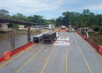 Liberada travessia de balsas para ônibus e vans no rio Moju