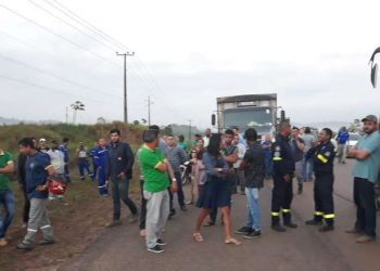Após ameaça, indígenas realizam protesto no km 27 da rodovia Transamazônica