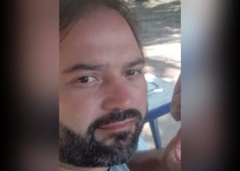 Motorista do caminhão que tombou na Transamazônica morreu no local do acidente