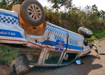 Viatura da PM de Itaituba capota na BR-163 próximo ao Trairão