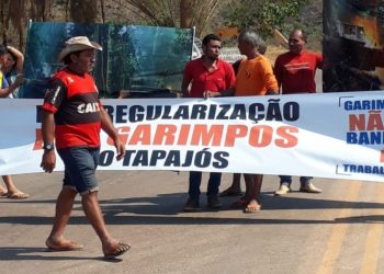 Garimpeiros continuam com bloqueio BR-163 por legalização de garimpos