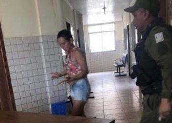 Mulher tenta esfaquear o companheiro dentro da delegacia, em Itaituba