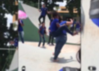 Estudantes brigam em praça pública em Vitória do Xingu