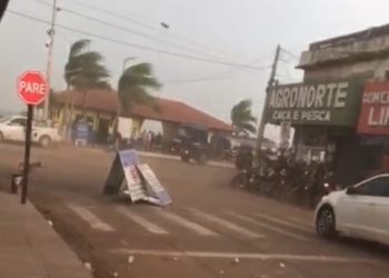Ventania assusta e causa estragos em Itaituba