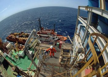 Senado aprova divisão de recursos do megaleilão do petróleo com estados e municípios