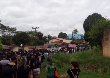 População de Medicilândia faz agora protesto pela morte de adolescente; principal suspeito foi preso hoje