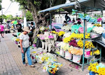 Flores e velas estão mais caras para o Dia de Finados