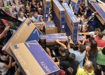 Especialistas dão dicas para consumidor não cair em golpes durante a Black Friday