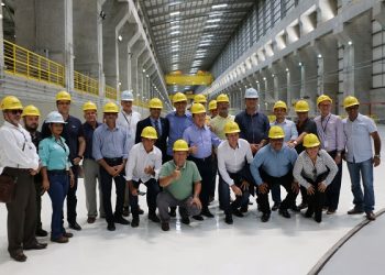 Comitiva de senadores vistoria obras da usina de Belo Monte antes de inauguração